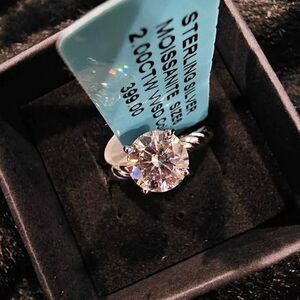 2 CTW VVSD Moissanite Solitaire Ring in .925 Sterling Silver Twisted band. Sz 6
